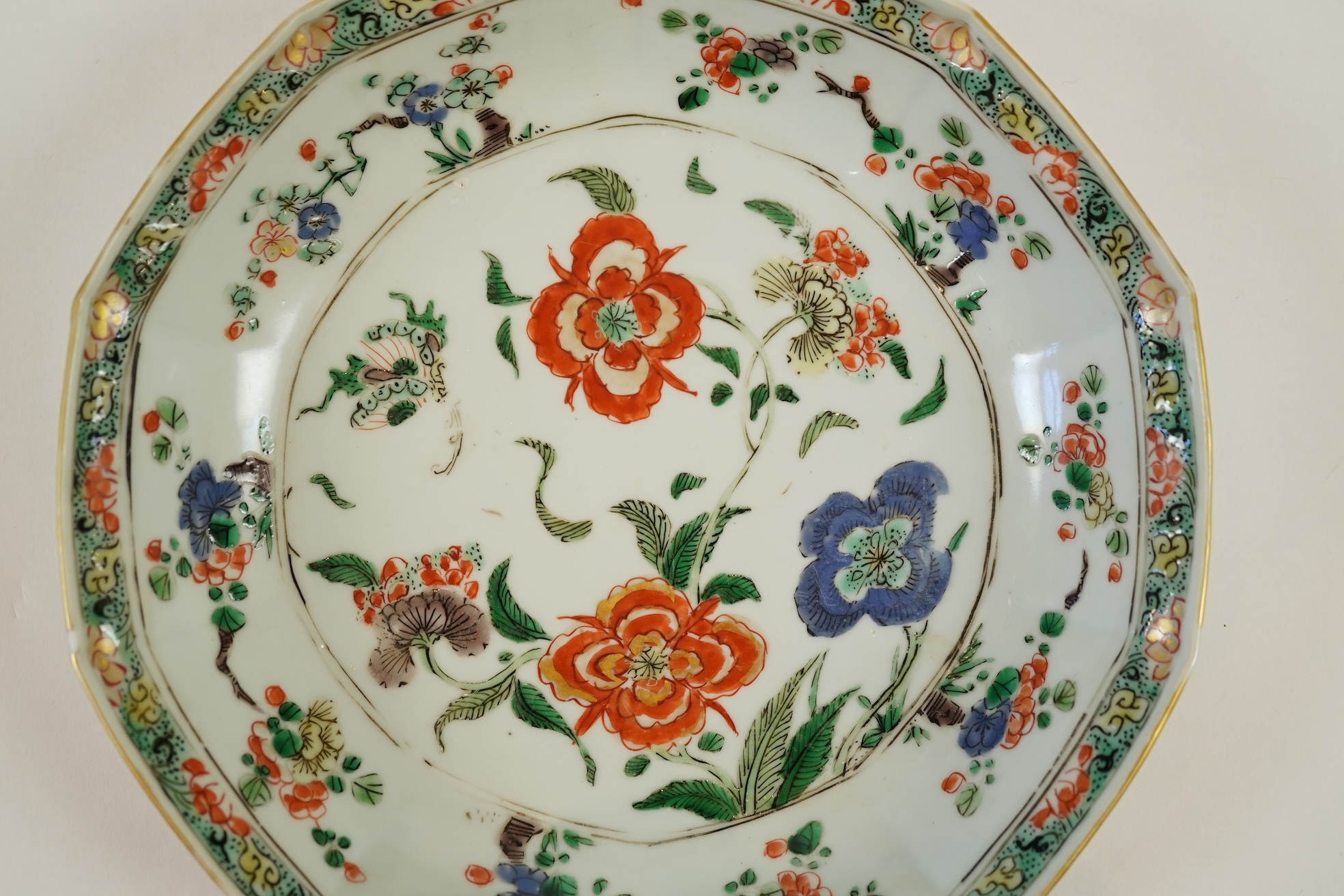 A Chinese famille verte decagonal dish, Kangxi period